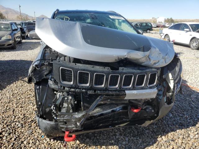 3C4NJDDB1JT450895 - 2018 JEEP COMPASS SILVER photo 9