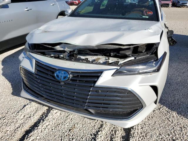 4T1D21FB8LU016644 - 2020 TOYOTA AVALON LIM WHITE photo 9