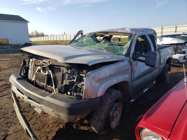 1GCHK29214E385770 - 2004 CHEVROLET SILVERADO SILVER photo 2