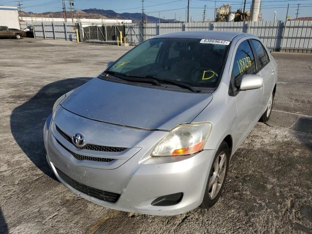 JTDBT923471033535 - 2007 TOYOTA YARIS SILVER photo 2