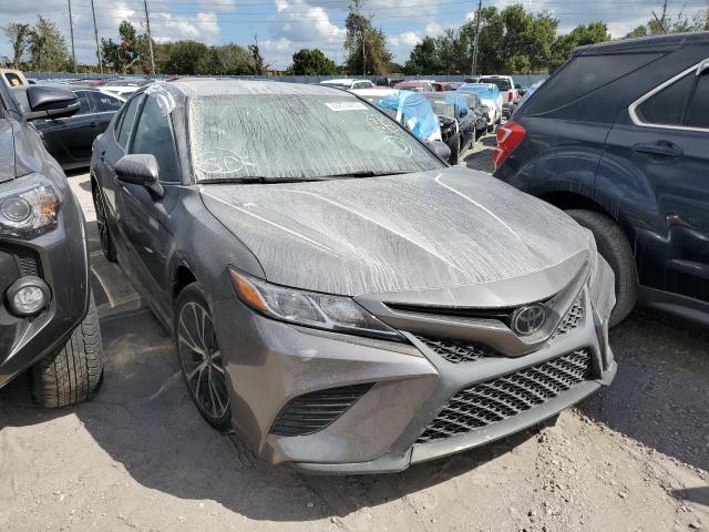 4T1G11AK3LU926144 - 2020 TOYOTA CAMRY SE GRAY photo 1