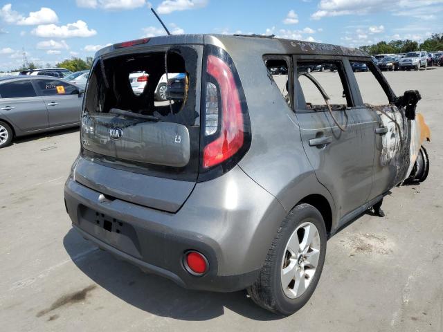 KNDJN2A24H7467202 - 2017 KIA SOUL GRAY photo 4