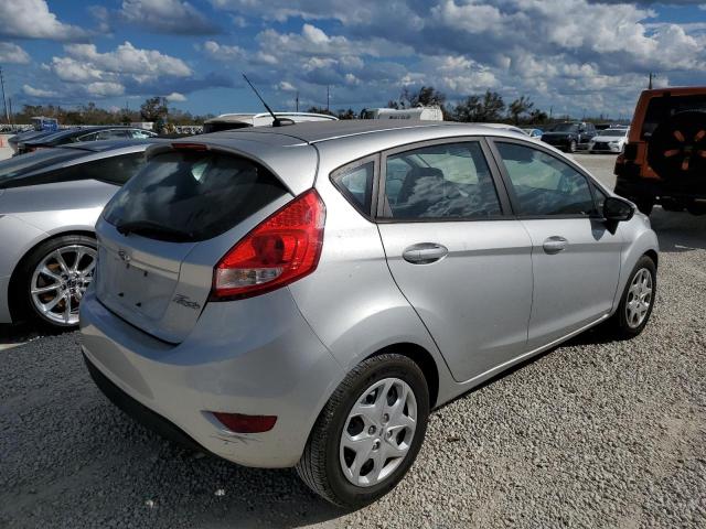 3FADP4EJ4CM139741 - 2012 FORD FIESTA SE WHITE photo 4