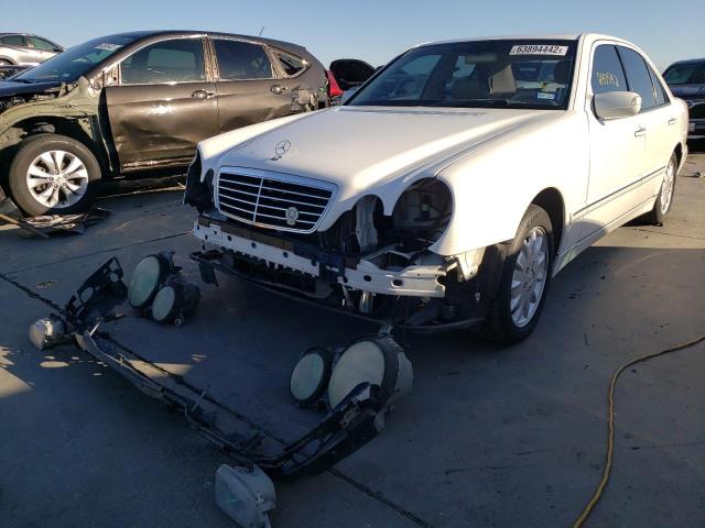 WDBJF65J4YB053872 - 2000 MERCEDES-BENZ E 320 WHITE photo 2