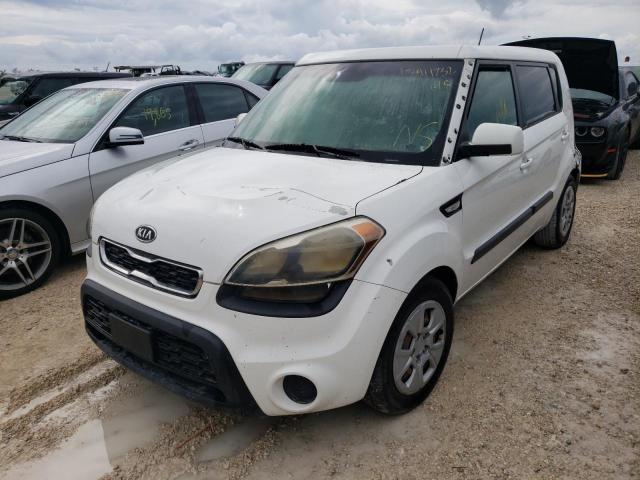 KNDJT2A59C7457404 - 2012 KIA SOUL WHITE photo 2