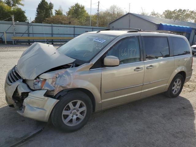 2A4RR8DX8AR494175 - 2010 CHRYSLER TOWN & COU GOLD photo 1