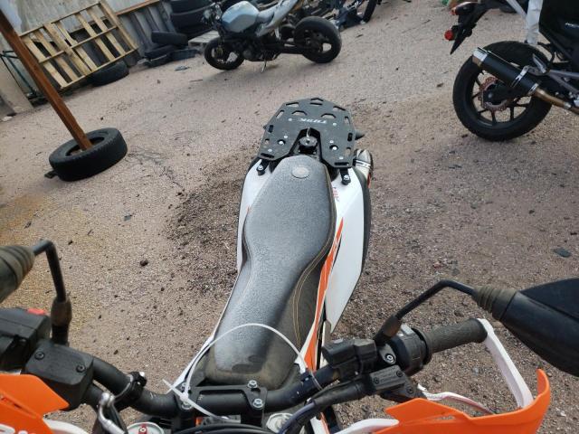 VBKLEV40XLM798475 - 2020 KTM 690 ENDURO TWO TONE photo 6