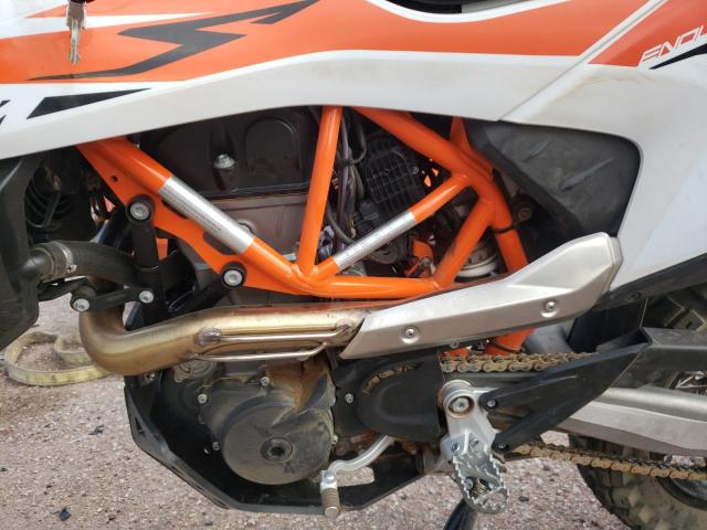 VBKLEV40XLM798475 - 2020 KTM 690 ENDURO TWO TONE photo 7