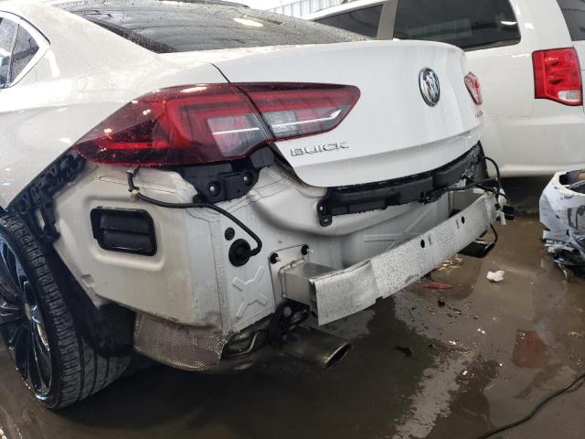 W04GM6SX5J1069109 - 2018 BUICK REGAL PREF WHITE photo 9