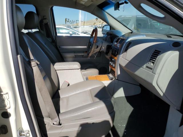 1A8HW582X8F115338 - 2008 CHRYSLER ASPEN LIMI WHITE photo 5