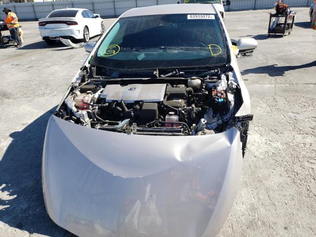 JTDKARFP7K3118711 - 2019 TOYOTA PRIUS PRIM 银色 照片 9