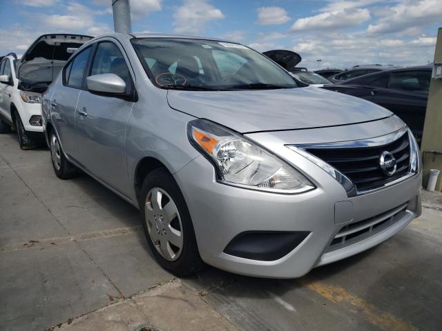 3N1CN7AP6JL833182 - 2018 NISSAN VERSA S SILVER photo 1