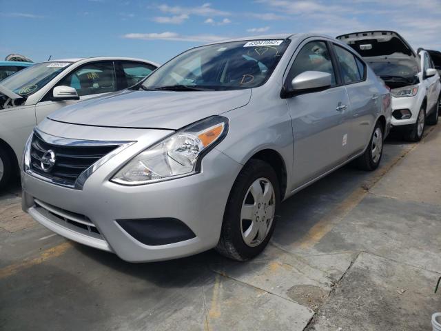 3N1CN7AP6JL833182 - 2018 NISSAN VERSA S SILVER photo 2