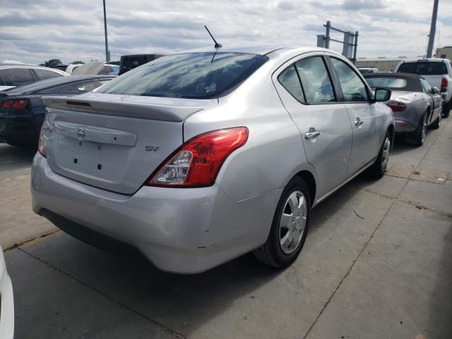 3N1CN7AP6JL833182 - 2018 NISSAN VERSA S SILVER photo 4