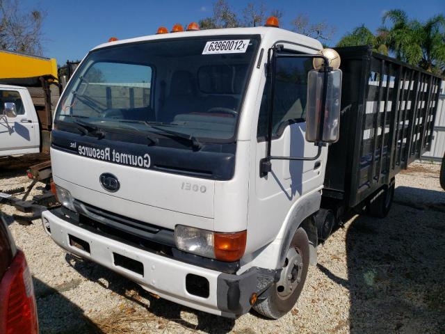 JNAUX51J35A400138 - 2005 NISSAN DIESEL UD1300 WHITE photo 2