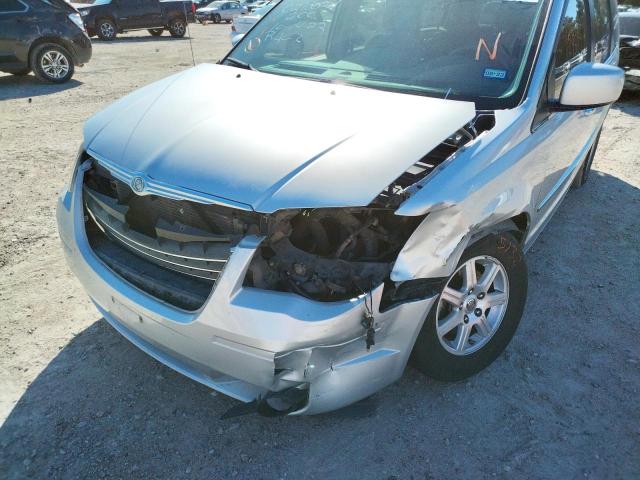 2A4RR5D13AR441040 - 2010 CHRYSLER TOWN & COU SILVER photo 9