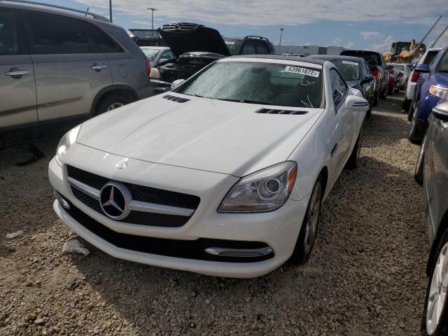 WDDPK4HA6FF111452 - 2015 MERCEDES-BENZ SLK 250 WHITE photo 2