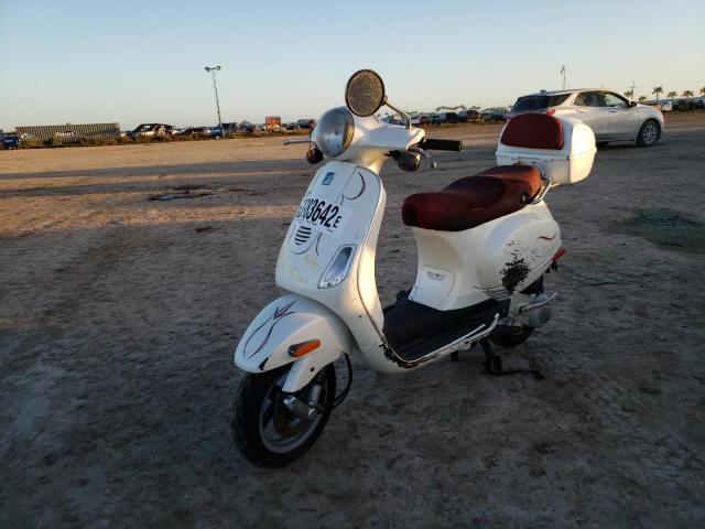 ZAPM448F665002934 - 2006 VESPA LX 150 WHITE photo 2