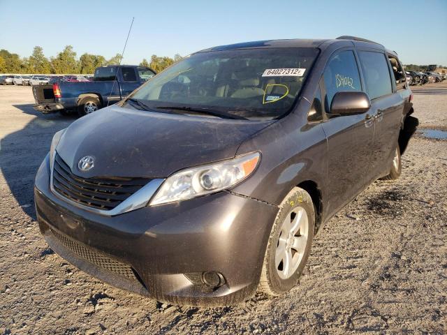 5TDKK3DC6DS366315 - 2013 TOYOTA SIENNA LE GRAY photo 2