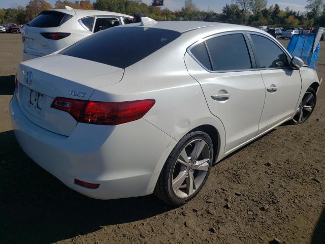 19VDE1F55DE007625 - 2013 ACURA ILX 20 PRE WHITE photo 4