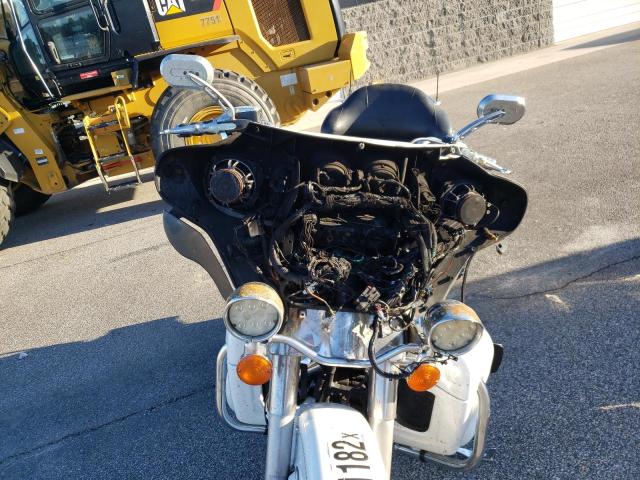 1HD1FCM1XCB638710 - 2012 HARLEY-DAVIDSON FLHTCU ULT WHITE photo 9