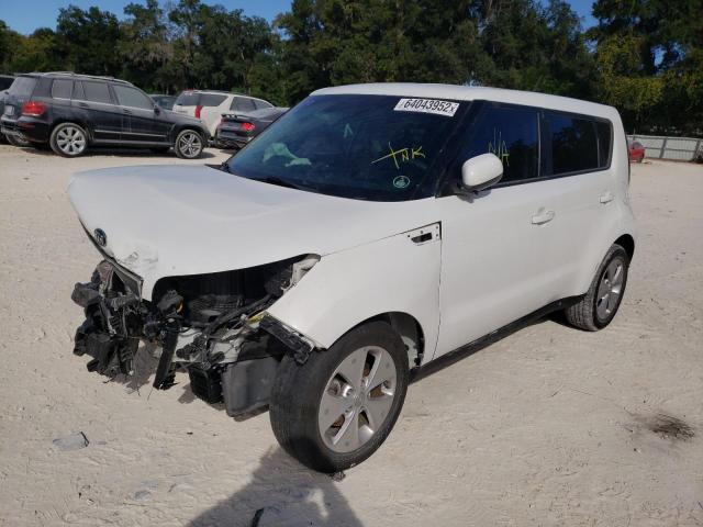 KNDJN2A29G7261582 - 2016 KIA SOUL WHITE photo 2