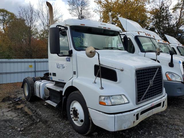 4V4M19DF4FN923034 - 2015 VOLVO VN VNM WHITE photo 9