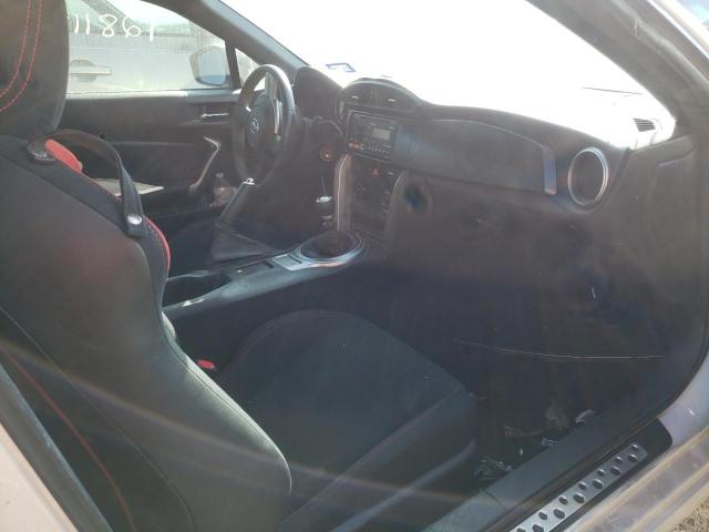 JF1ZNAA16D1713299 - 2013 TOYOTA SCION FR-S WHITE photo 5