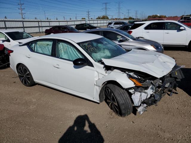 1N4BL4CVXMN402735 - 2021 NISSAN ALTIMA SR WHITE photo 4