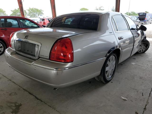 1LNHM83W84Y682991 - 2004 LINCOLN TOWN CAR U SILVER photo 4