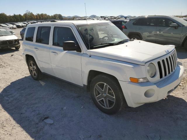 1J4NF2GB4AD501811 - 2010 JEEP PATRIOT WHITE photo 1