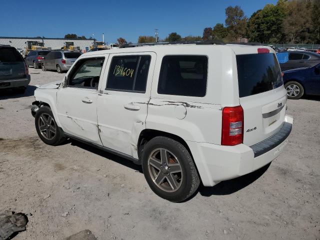 1J4NF2GB4AD501811 - 2010 JEEP PATRIOT WHITE photo 3