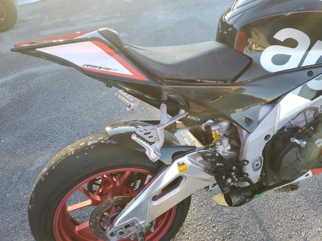 ZD4RKUB07GS000750 - 2016 APRILIA RSV4 RF TWO TONE photo 6