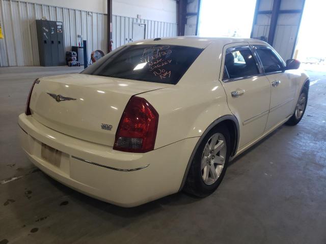 2C3KA53G26H426664 - 2006 CHRYSLER 300 TOURIN WHITE photo 4