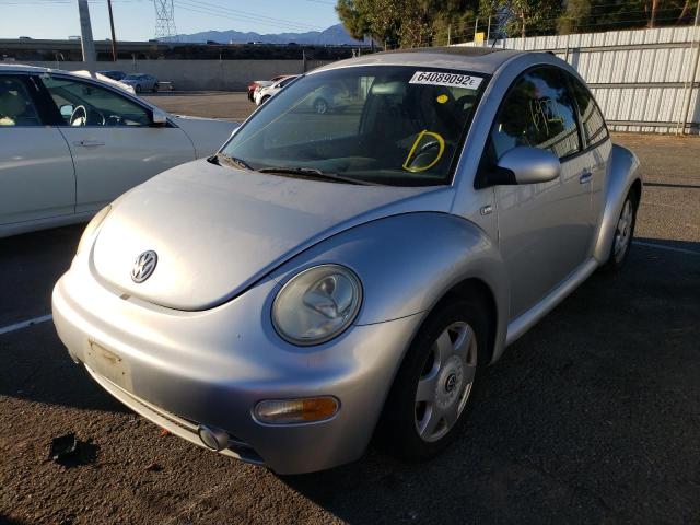 3VWCK21C21M450899 - 2001 VOLKSWAGEN NEW BEETLE 银色 照片 2