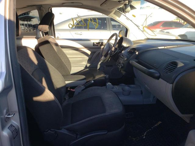 3VWCK21C21M450899 - 2001 VOLKSWAGEN NEW BEETLE 银色 照片 5