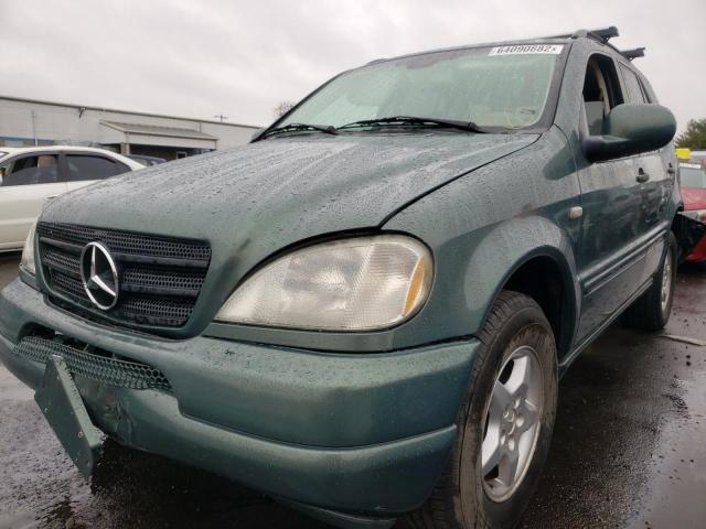 4JGAB54E81A260235 - 2001 MERCEDES-BENZ ML 320 GREEN photo 2