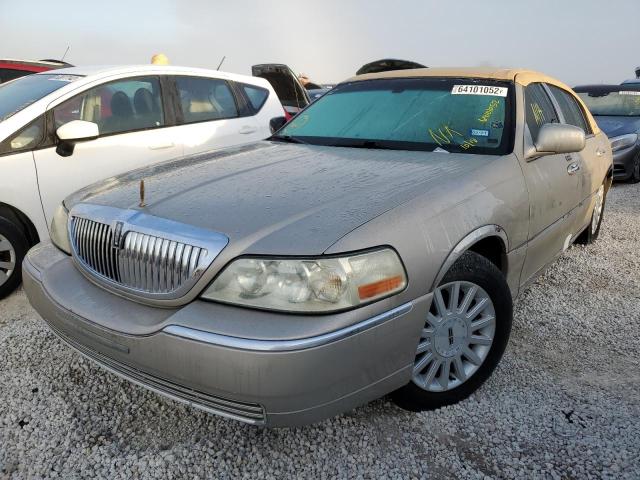 1LNHM83W24Y663725 - 2004 LINCOLN TOWN CAR U BEIGE photo 2