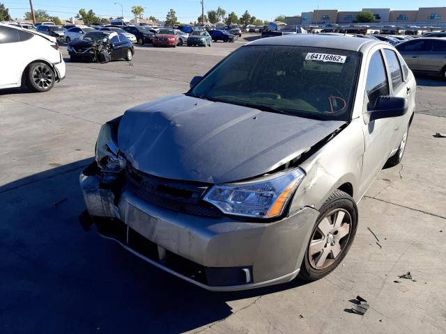 1FAHP34N58W249768 - 2008 FORD FOCUS S/SE SILVER photo 2