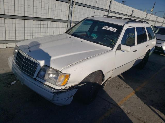 WDBEA92E9SF342559 - 1995 MERCEDES-BENZ E 320 WHITE photo 2