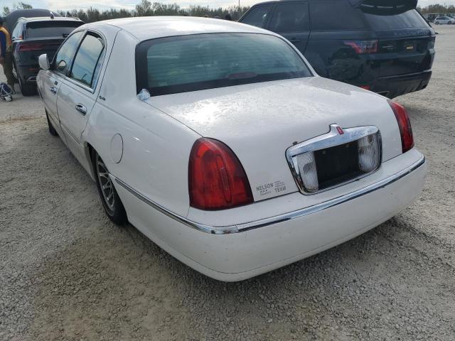 1LNHM82W82Y621476 - 2002 LINCOLN TOWN CAR S WHITE photo 3