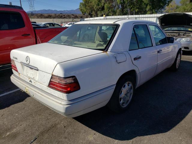 WDBEA32E0SC259052 - 1995 MERCEDES-BENZ E 320 BASE WHITE photo 4