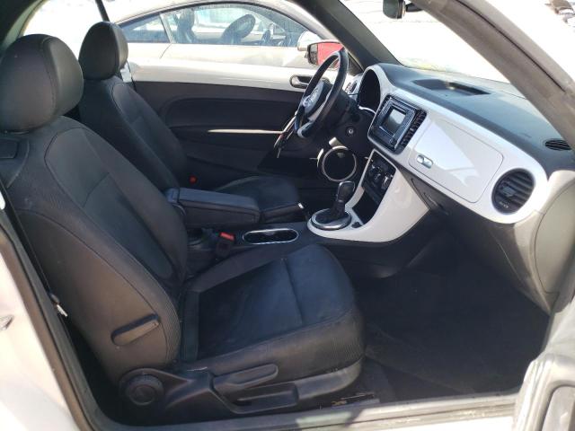 3VW517AT8HM806405 - 2017 VOLKSWAGEN BEETLE S/S 白色 照片 5