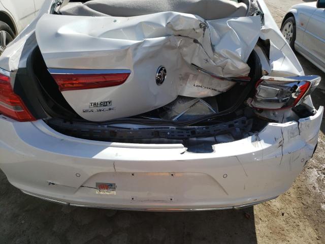 1G4ZP5SS8JU117586 - 2018 BUICK LACROSSE E WHITE photo 9