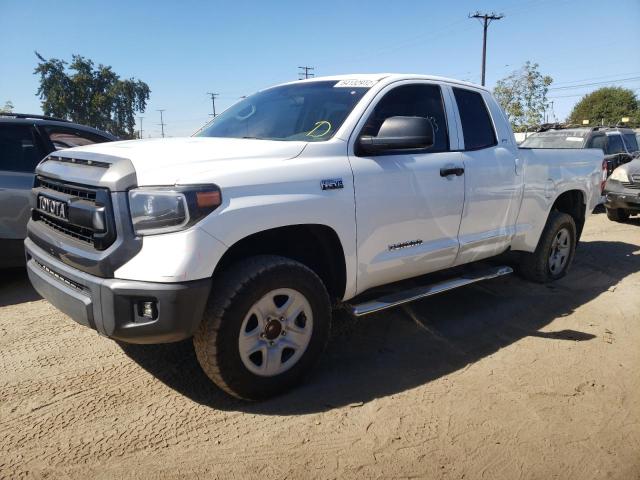 5TFRM5F16GX099210 - 2016 TOYOTA TUNDRA DOU WHITE photo 2