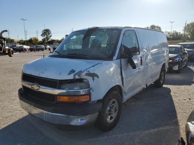 1GCFH15T651182915 - 2005 CHEVROLET EXPRESS G1 WHITE photo 2