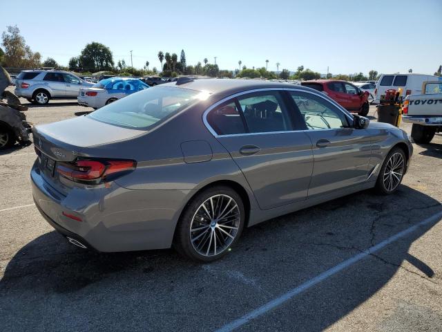 WBA33AG04NCK96546 - 2022 BMW 530XE GRAY photo 3