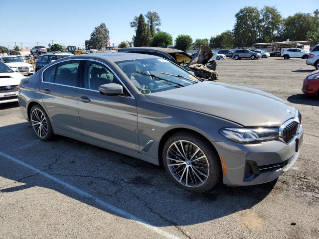 WBA33AG04NCK96546 - 2022 BMW 530XE GRAY photo 4