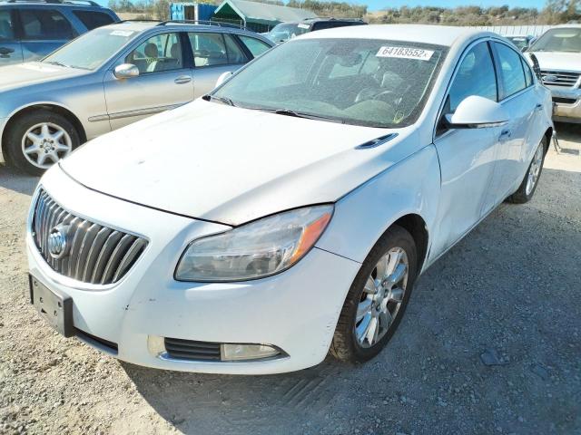 2G4GS5ER2D9235262 - 2013 BUICK REGAL PREM WHITE photo 2