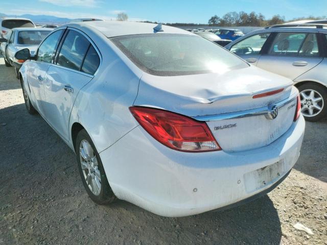 2G4GS5ER2D9235262 - 2013 BUICK REGAL PREM WHITE photo 3